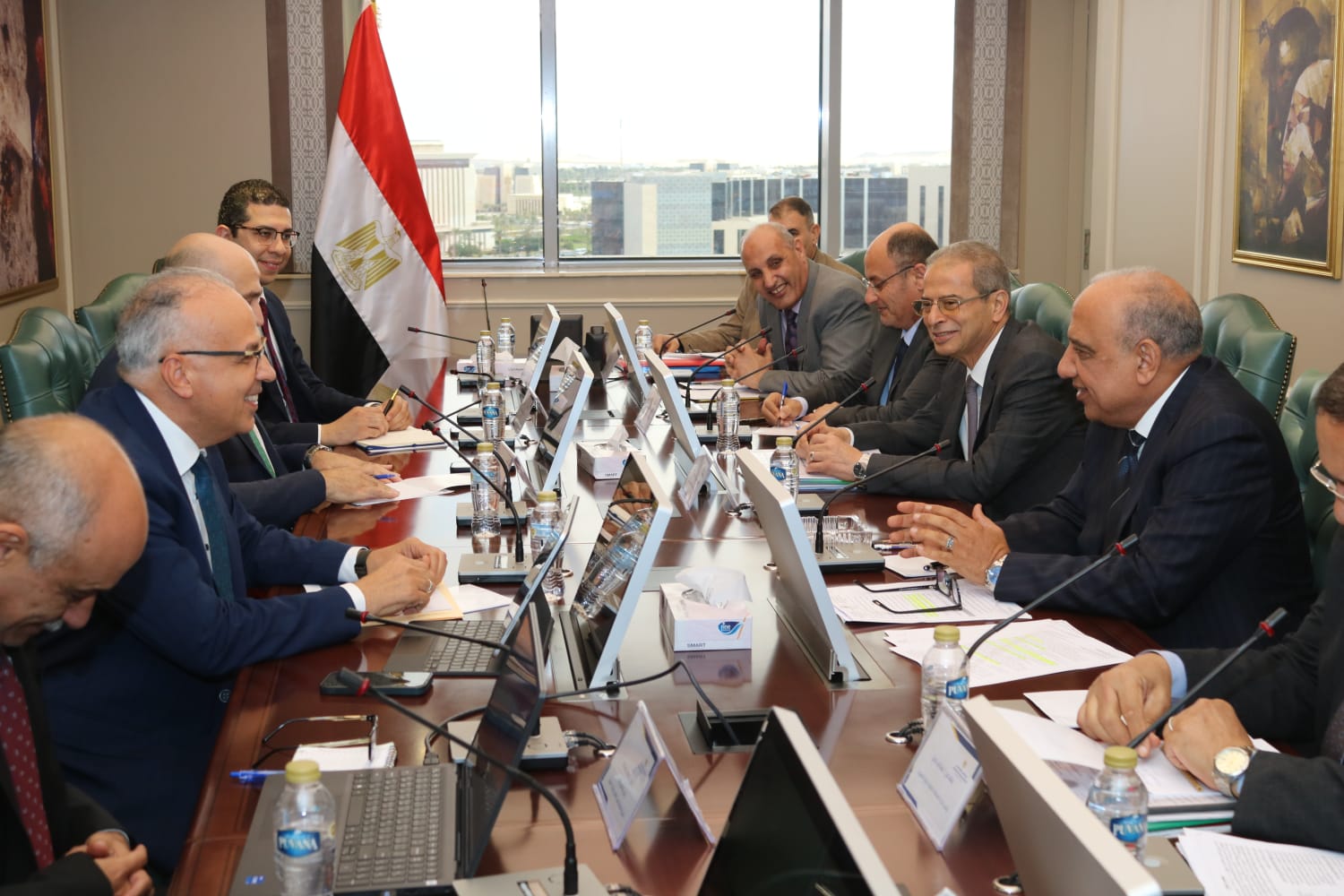 وزيرا الكهرباء والري يبحثان استغلال الأصول المتاحة بنطاق السد العالي